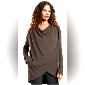 Athleta, Purana Wrap oversized.  Size M